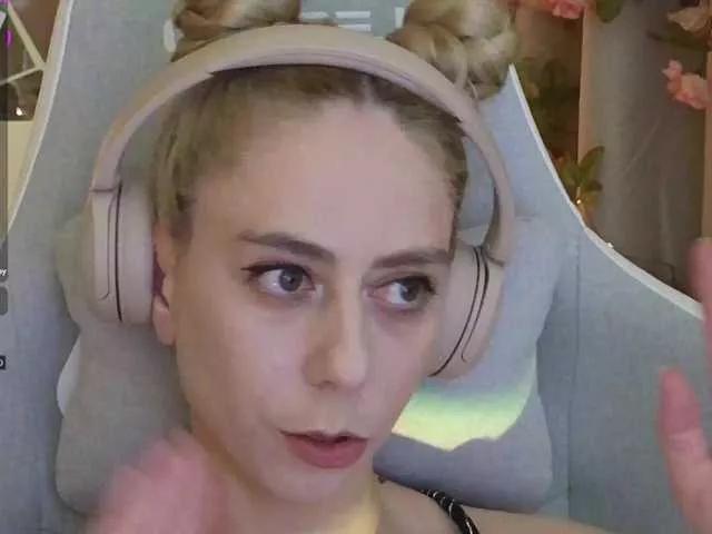 Freechat -Light-Fury- on BongaCams