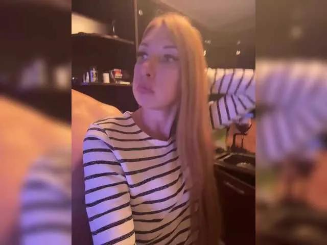 Freechat AnnaMaks12 on BongaCams