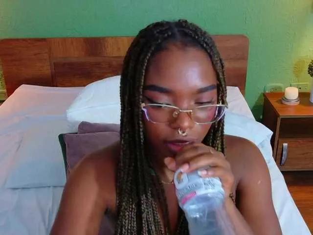 Freechat Chocolatte-dreams on BongaCams