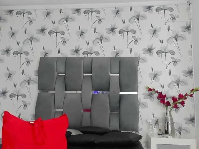 Offline Ehotloveaxxx on BongaCams