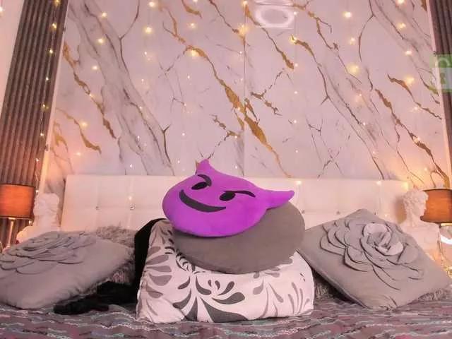 Freechat EmilyLeah on BongaCams