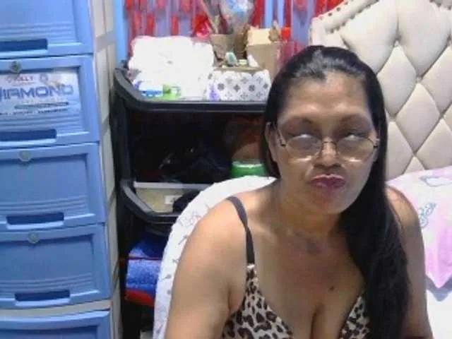 Freechat hOtGranny4u on BongaCams