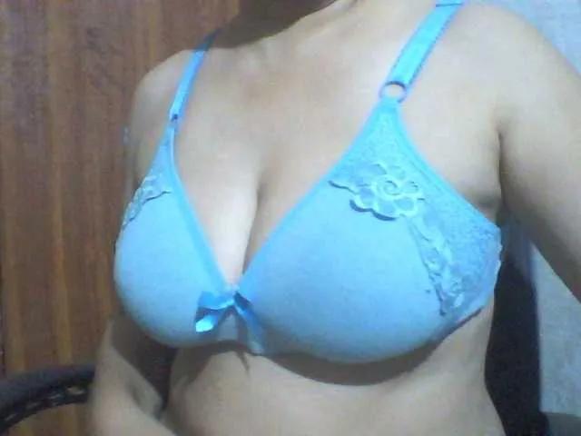 indiagirl50 on BongaCams 