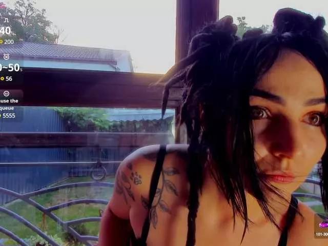 Freechat ingridblondy94 on BongaCams