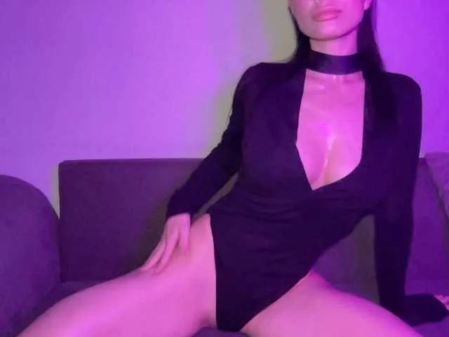 Offline KinaGlow on BongaCams