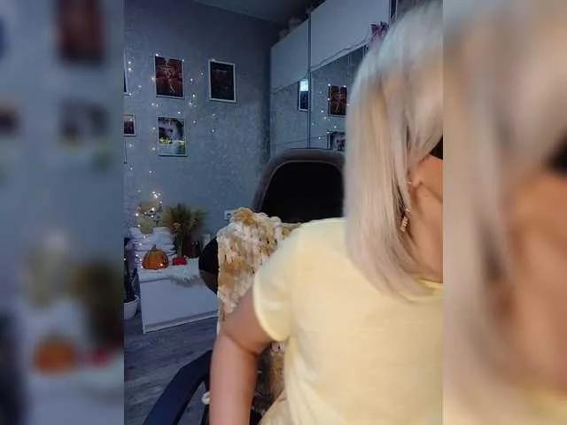 Freechat LOVEMENOW23 on BongaCams