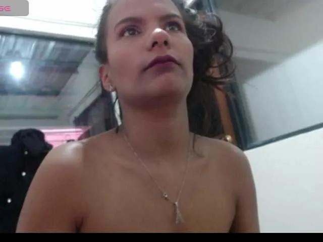 Offline maidy-19 on BongaCams