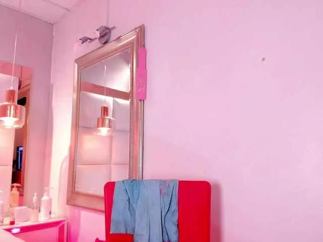 Offline Mikeyla-Russo on BongaCams