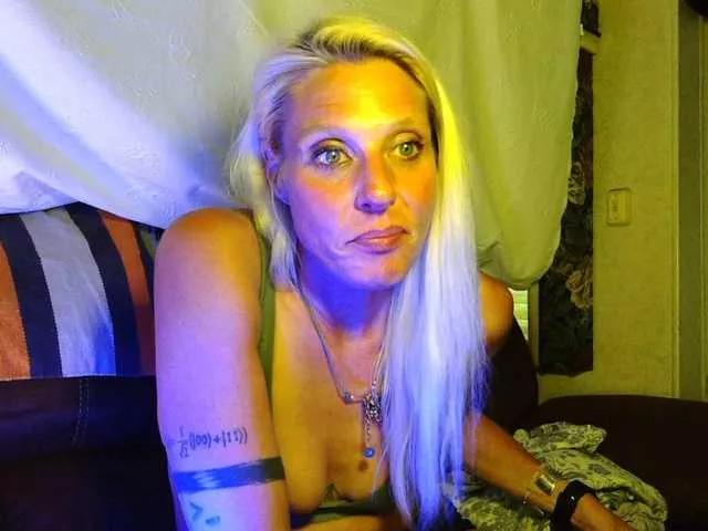 Offline mylfGlama on BongaCams