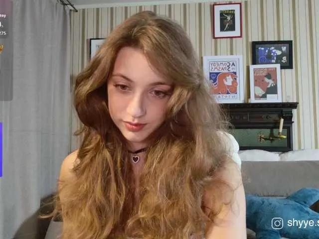 Freechat sarahsupershy on BongaCams