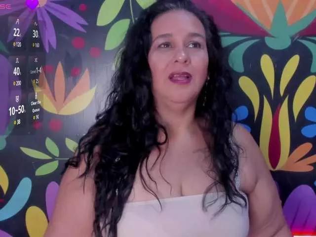 Freechat sharlott-bbw on BongaCams