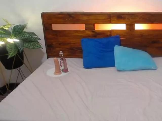 Yeseniaa25 on BongaCams 