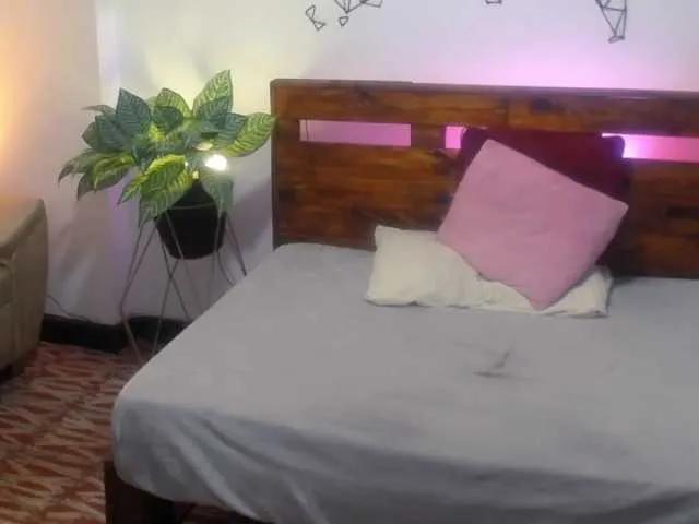 BongaCams Yeseniaa25 is Freechat Yeseniaa25 — The men who make me vibrate my toys and like to see a mature woman masturbate