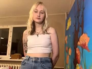 Freechat clementinehollner on Chaturbate