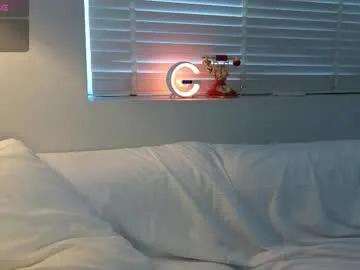 Away emilytrays on Chaturbate