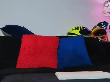 lian_oconner — hard cock big cum... do not forget  follow me #latino #bigass #lovense #c2c #smoke [2500 tokens remaining]