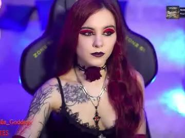 nelle_ on Chaturbate 