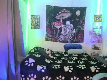 nicolepeachx —       //  / /  #squirt  #anal #feet  #smoke #bigass -- Current Goal: Sexy Dance Naked at 555 tokens [537 tokens to goal]