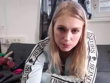 Freechat siswet19 on Chaturbate