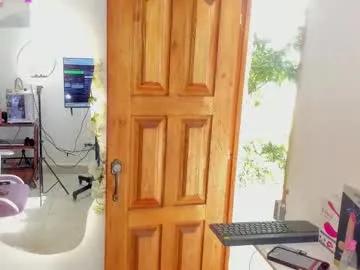 sofia_gold_ — cum goal #bigcock #tits #latina #ass #trans #sex [1670 tokens remaining]