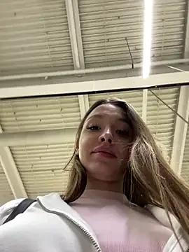 barbiehumpxxx — Play with naked boobs on aisle for 1min