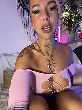 CheekyChels on StripChat 