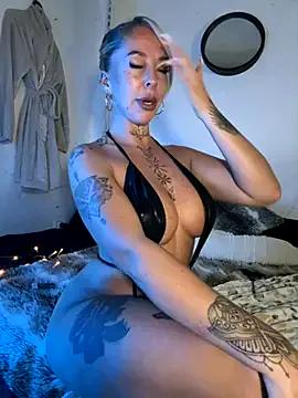 CheekyChels on StripChat 