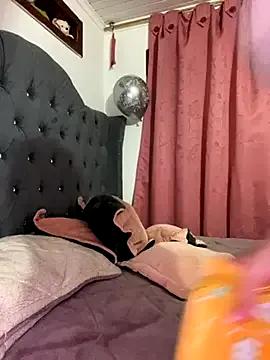 Group CristalGmez on StripChat