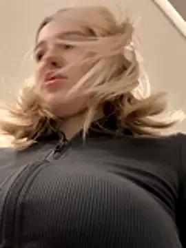 Cum_girlss on StripChat