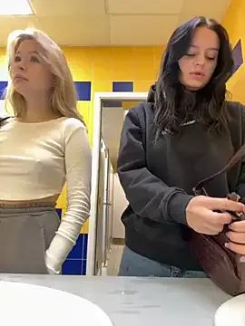 Cum_girlss on StripChat