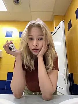 Cum_girlss on StripChat