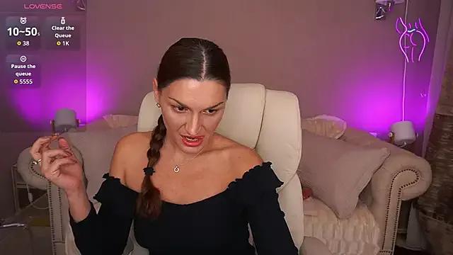 Freechat EllaGoldenn on StripChat