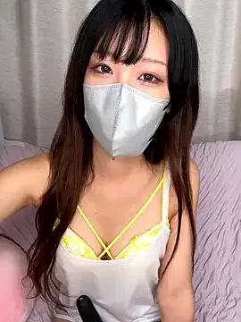 emiiiii1001 on StripChat 