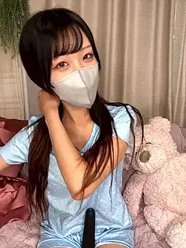 emiiiii1001 on StripChat 