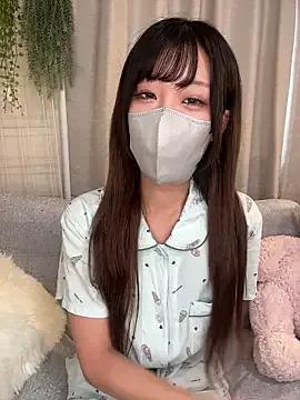 emiiiii1001 on StripChat 