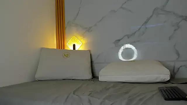 emma_cleir on StripChat 