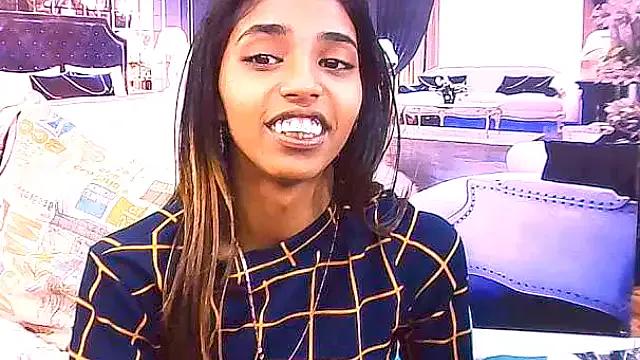 Freechat IndianSexySlender on StripChat