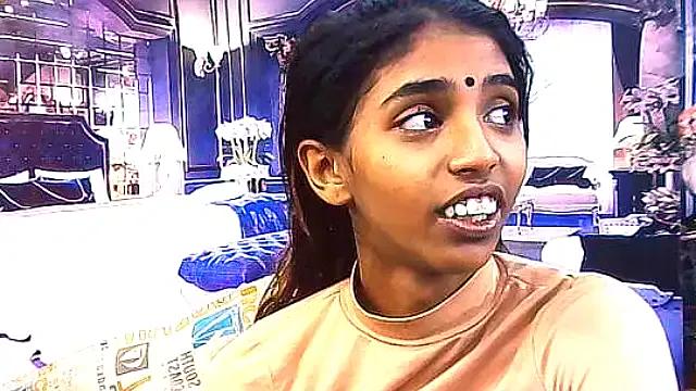 Freechat IndianSexySlender on StripChat