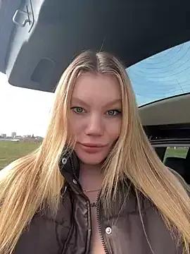 justmilaa on StripChat