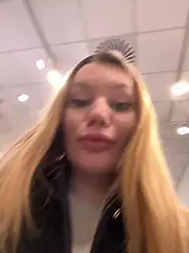 justmilaa on StripChat