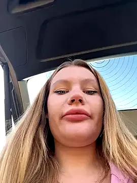 justmilaa on StripChat