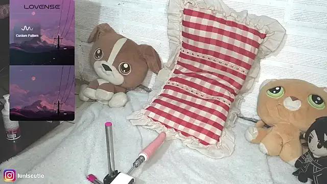 Freechat lunacutie on StripChat