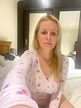 StripChat madamlillyrose is Freechat madamlillyrose — Pussy play 2 mins