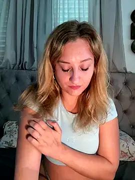 MileySummer — Show Boobs 