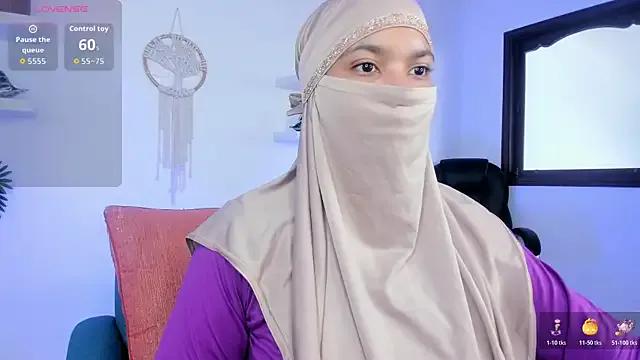 saray_halam on StripChat 