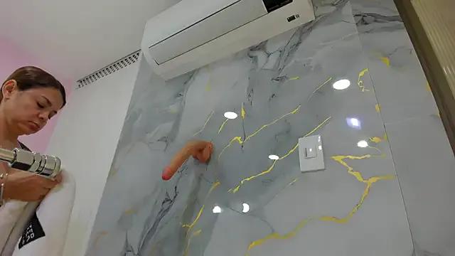 Private shayra_boobs1 on StripChat