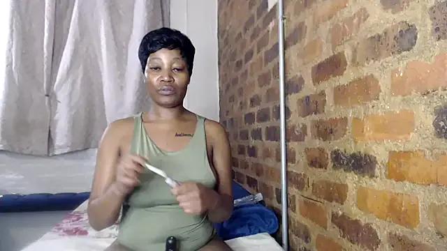 SweetPortableAmber on StripChat 