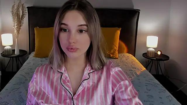 AngellaKleee from StripChat is Freechat