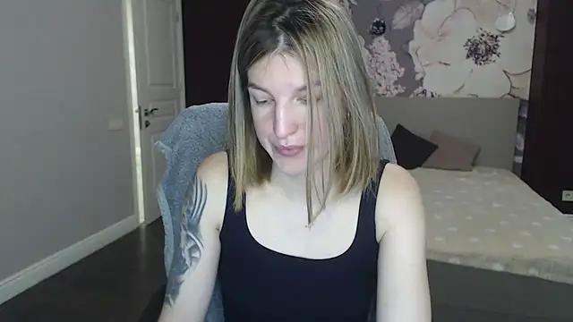 EmilyWalkeri from StripChat is Freechat