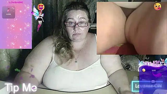 Iceprincess2bad4u from StripChat is Freechat